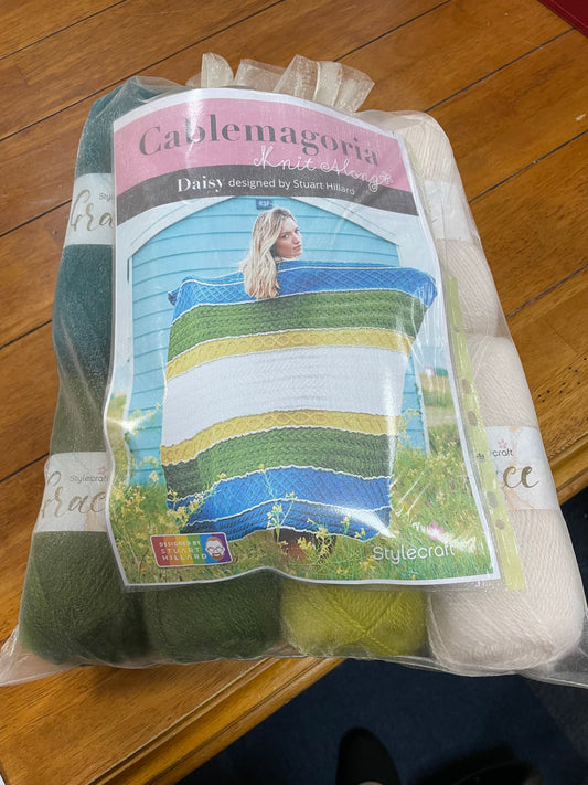 Cablemagoria Knit Along - Daisy